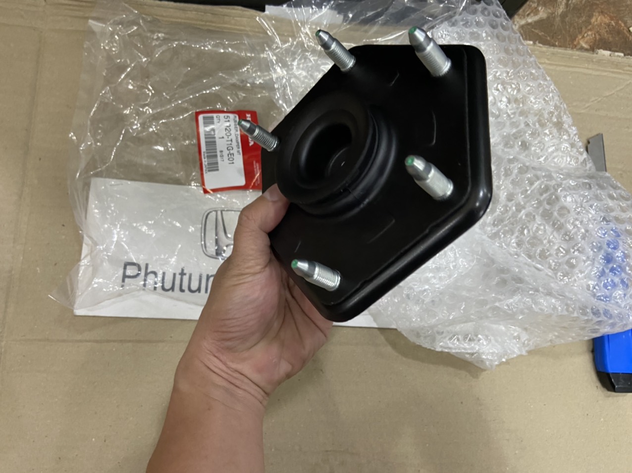 Bát bèo giảm xóc trước xe Honda CRV 2016-2017